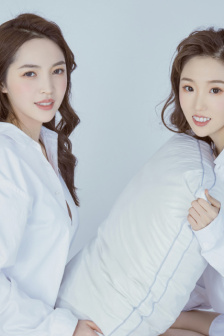 邻居少妇张开双腿让我爽一夜